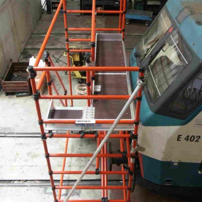 FIBERGLASS SCAFFOLDS GENEX UNITEC CON SPAN400 107 TRAIN MAINTENANCE
